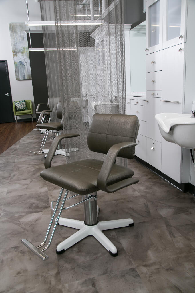 Escape Salon Suites Hudson Wisconsin - Chair Rental
